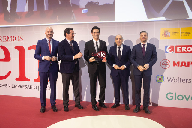 La Dra. Paloma Ochoa logra el premio Empresario Autónomo que otorga la confederación CEAJE